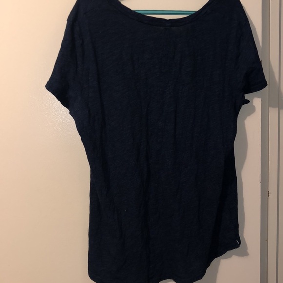 5/$25🖤 navy blue tee - Picture 5 of 5